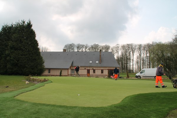 Construction du golf synthétique Ermenouville